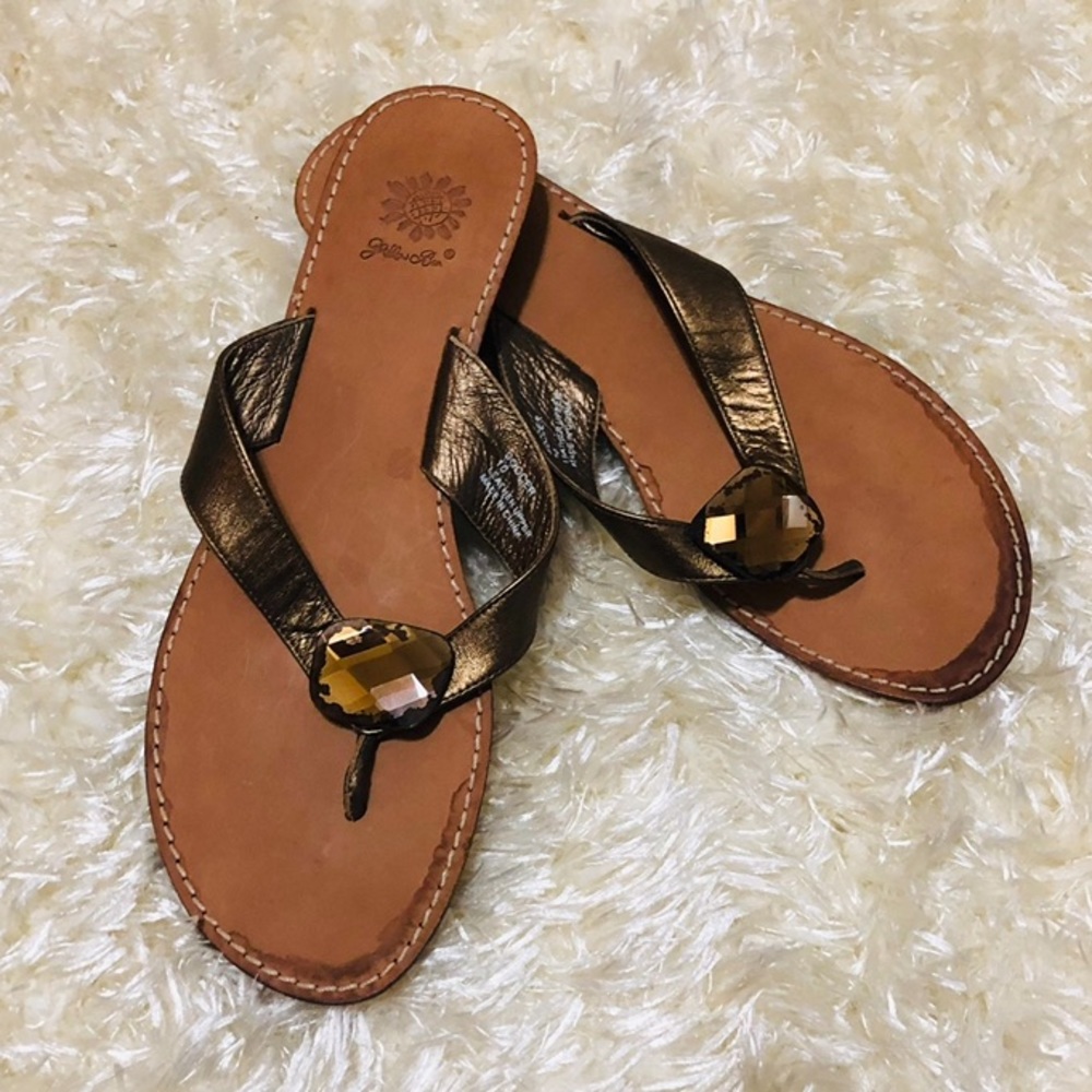 YELLOW BOX Soccer Leather Flip Flops. Size 10